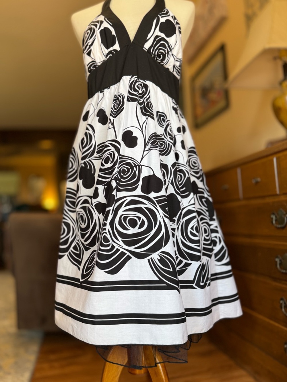 Chic Black and White Floral Halter Midi Dress - Picture 2 of 9
